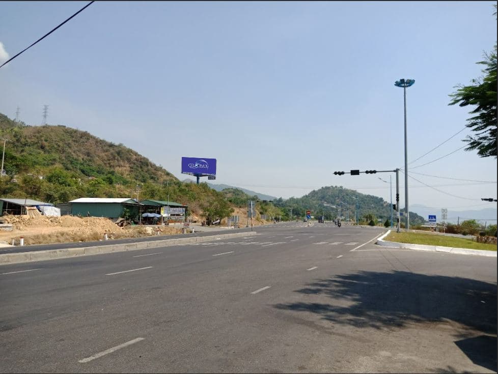 Ảnh vị trí QL1A bên phải hướng từ Hà Nội đi Nha Trang, 2/3